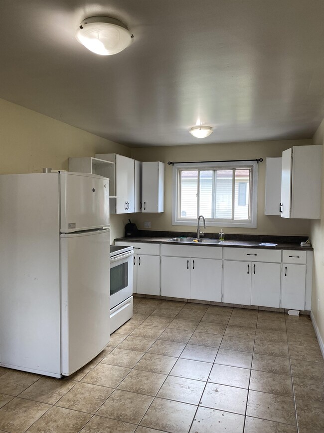 Building Photo - 60 Kendra St Unit 4