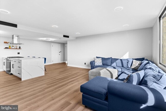 Building Photo - 4600 Duke St Unit 1415