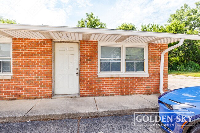 Building Photo - 4611 S Madison St Unit 12