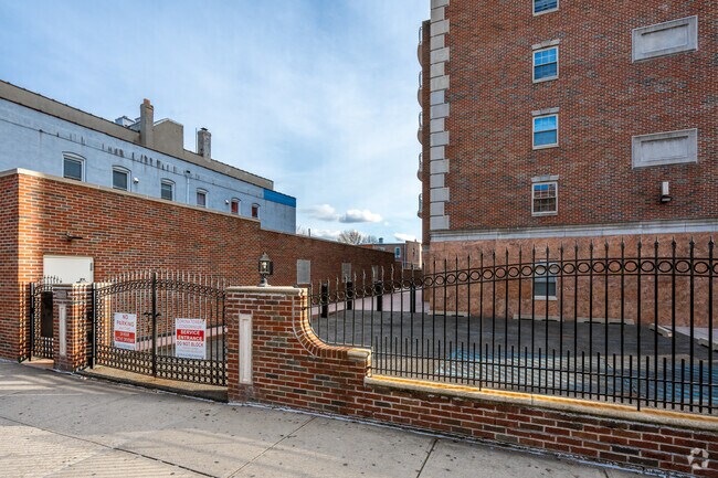 Photo - 38-11 108th St