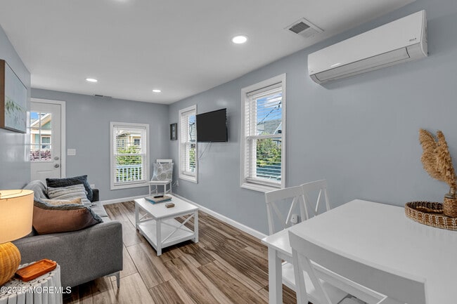 Building Photo - 68 Clark Ave Unit 2E Rental