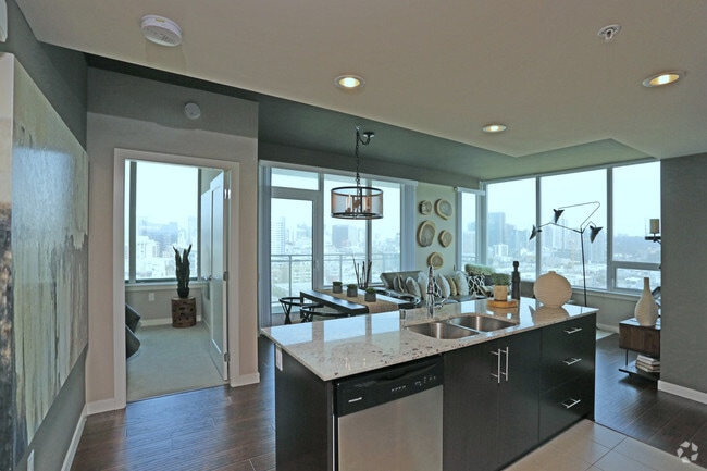 2 BR, 2 BA - 989 SF