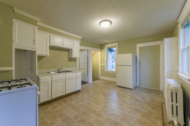 Building Photo - 2208-2210 Glenwood Ave Unit 2208 Glenwood Rental