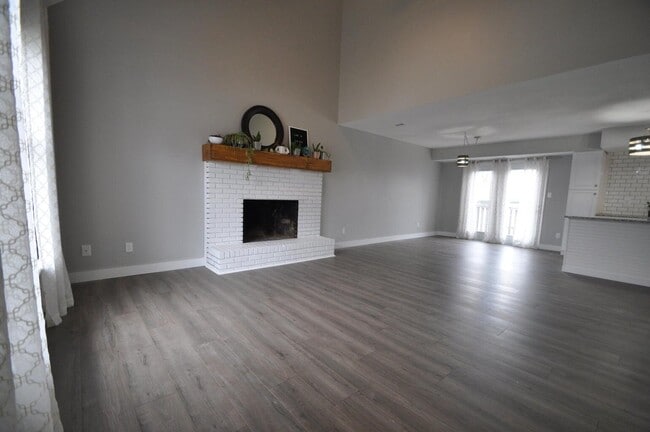 Photo - 1905 Waverly Ct Townhome