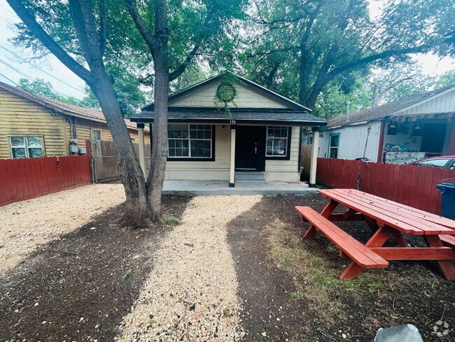 Building Photo - 136 Persyn St Rental
