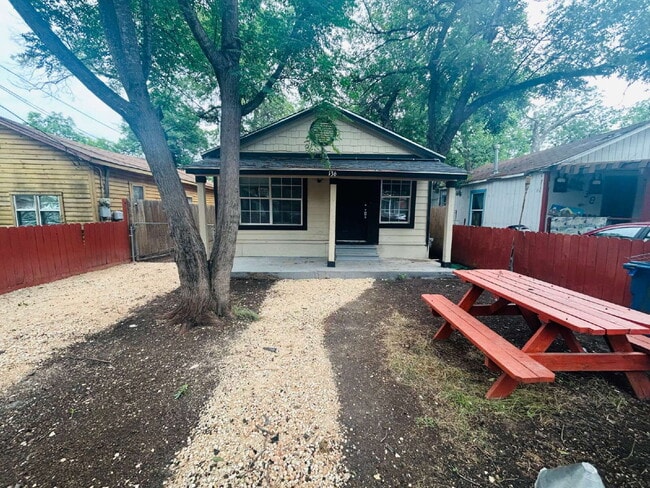 Newly Renovated Beautiful Home Close to So... - Newly Renovated Beautiful Home Close to So...
