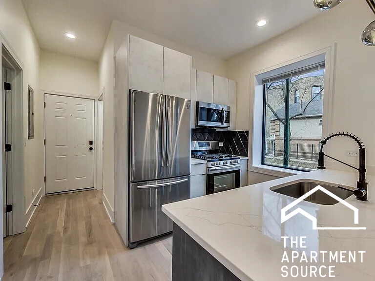 Photo - 2551 W Hirsch St