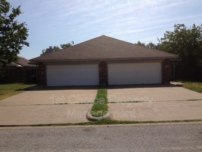 Building Photo - 6320 Holiday Ln Rental
