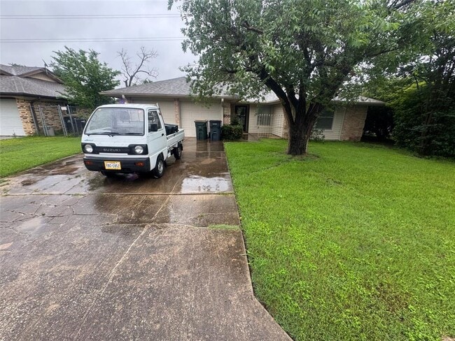 Photo - 800 Central Dr