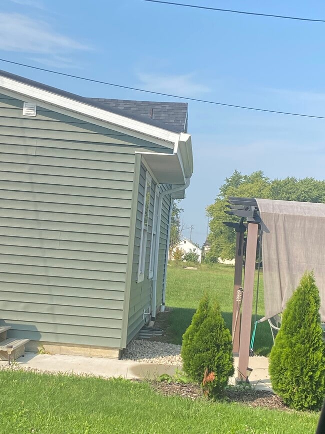 Photo - 102 Wapak St