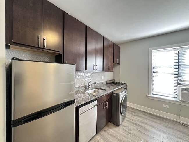 Photo - 533 W Belden Ave Unit 403B