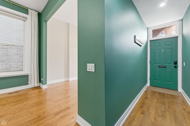 Photo - 2523 W Chicago Ave Unidad 1