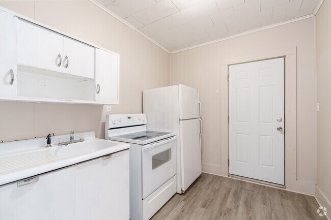 1BR, 1BA - 575SF - Kitchen