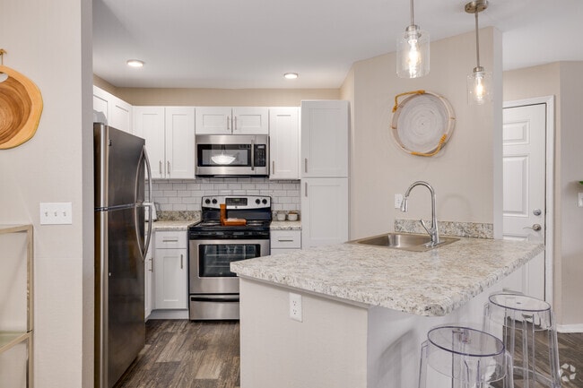2BR, 2BA - 997SF - Kitchen - Fusion Apartments