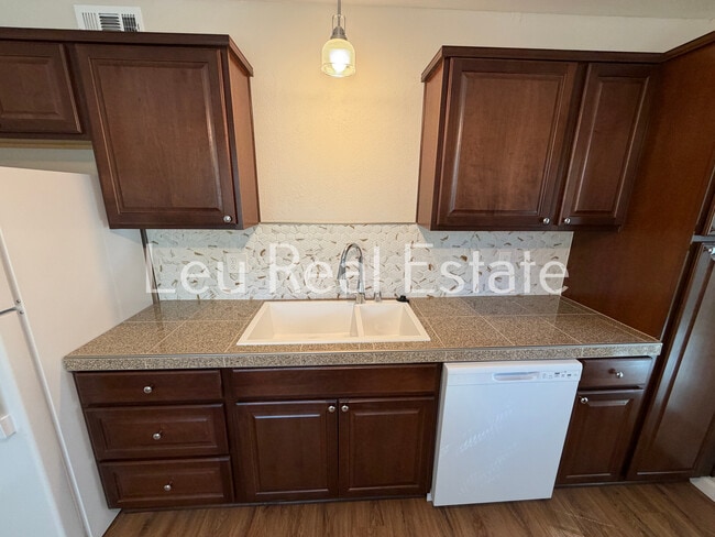 Photo - 1028 Bridgeview Dr