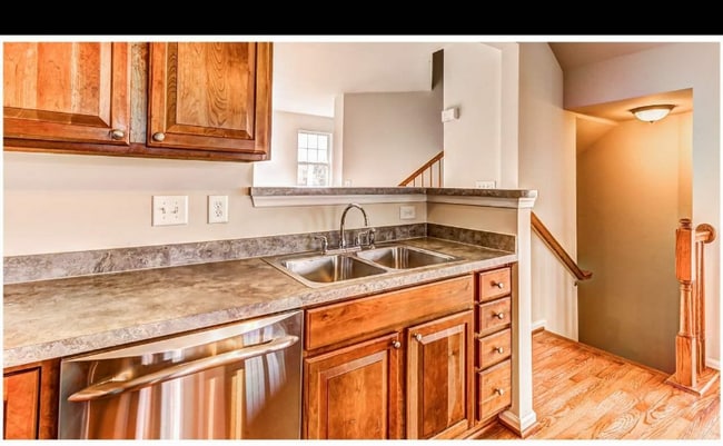 Photo - 73 Messina Ct