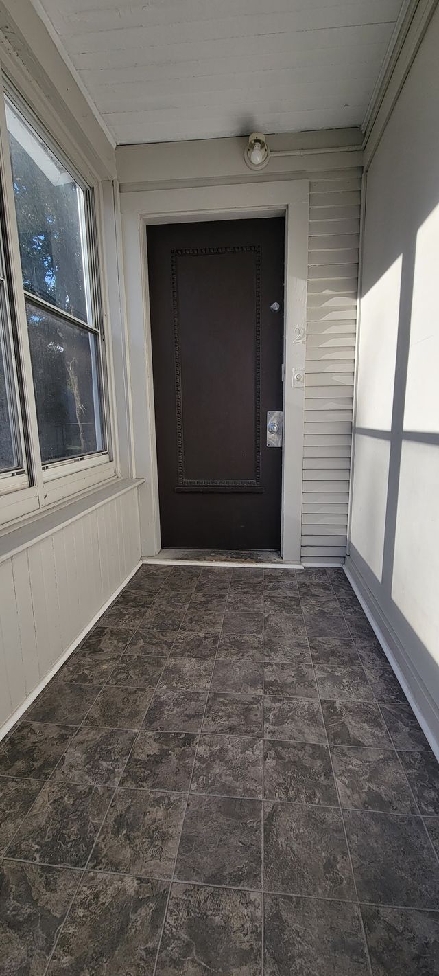 Photo - 68 E James St