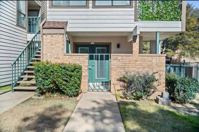 Building Photo - 2311 Balsam Dr Unit H103