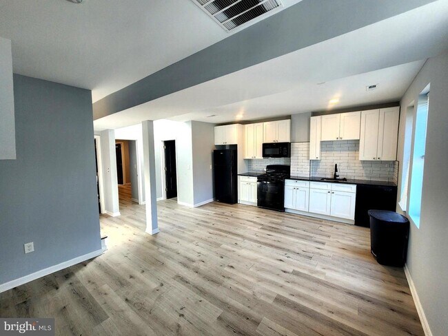 Photo - 352 E University Pkwy