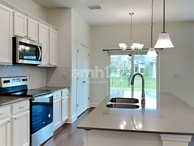 Building Photo - 1125 Amberly Wy Rental