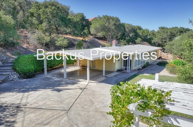 Building Photo - Great one-story home with the serenity of Pine Canyon