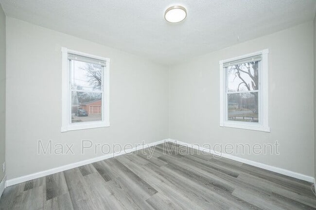 Photo - 3945 Oxford St