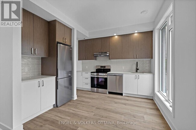 Photo - 1260 Marenger St