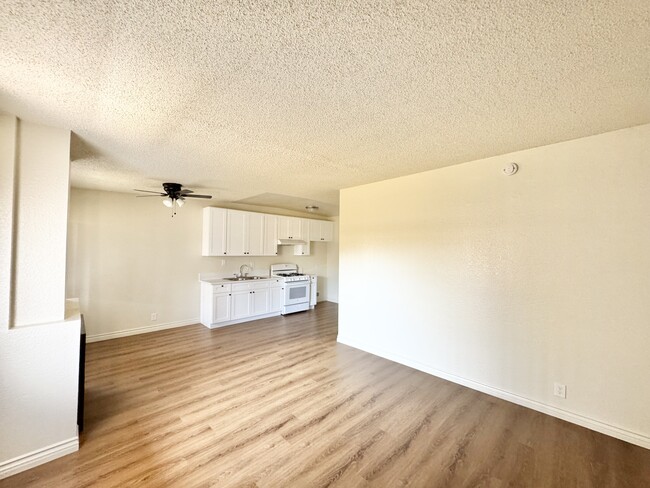 Building Photo - 15552 Nordhoff St Rental