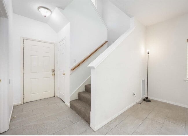 Photo - 20827 Settlers Lake Cir N