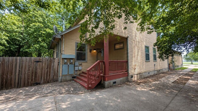 Photo - 200 W N Loop Blvd