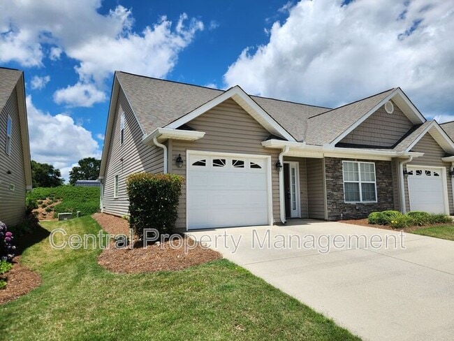 Photo - 107 Shalom Dr