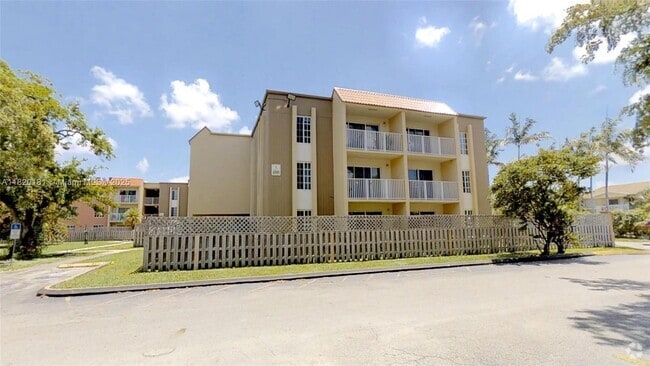 Building Photo - 4800 NW 79th Ave Unit 106 Rental
