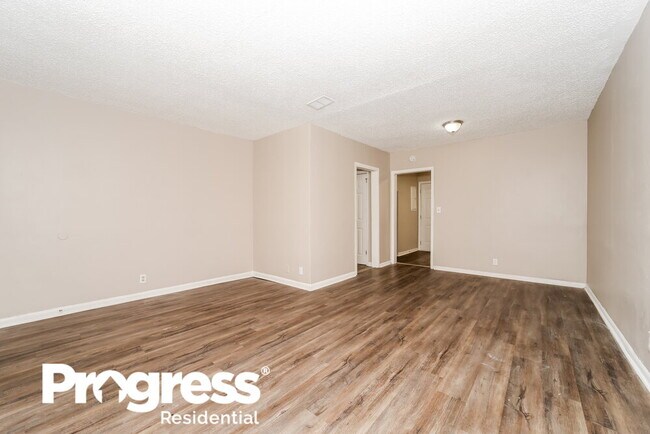 Photo - 2331 Westbrook Cir N