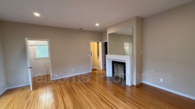 Photo - 4174 Howe St