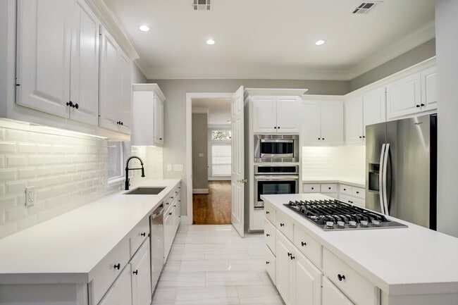 Photo - 1809 W Clay St