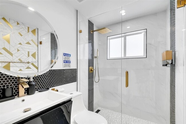 Photo - 301 SW 30th Ct