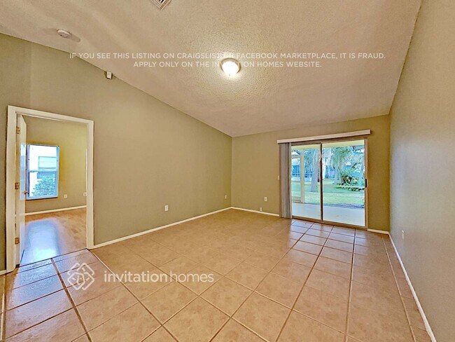 Photo - 2275 Cork Oak St W