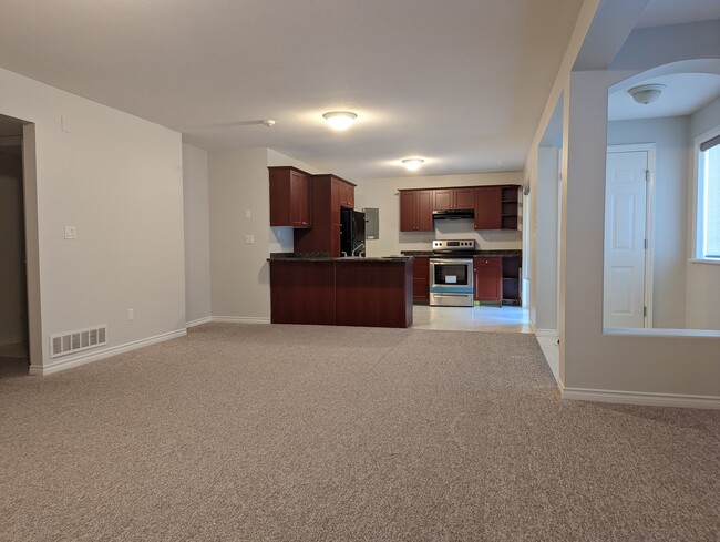 Photo - 13375-1237a 237a St