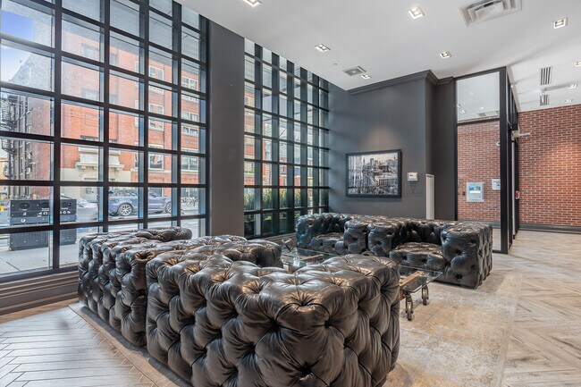 Photo - 608 Richmond St W