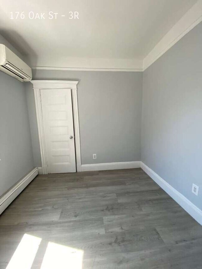 176 Oak St Unit 3R