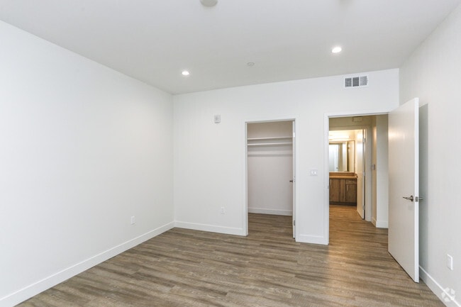 1BR, 1BA - 980 SF - #402