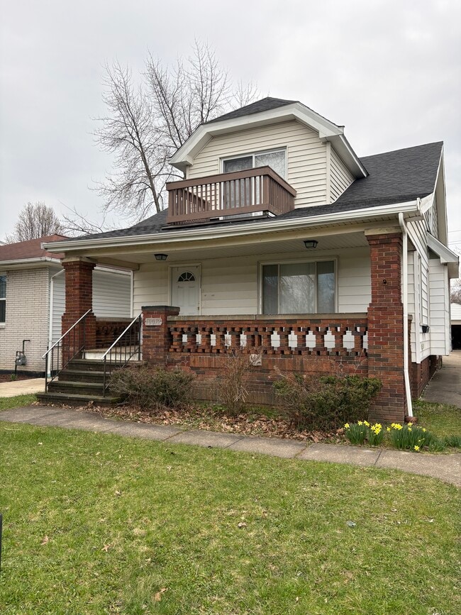 Building Photo - 10012 Robinson Ave Unit #2