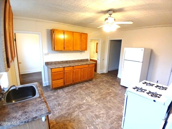 Building Photo - 16 Cataract St Unit #2