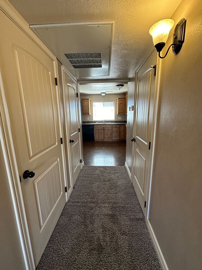 Photo - THIS IS A LEASE TAKEOVER - PLEASE CONTACT THE CURRENT TENANT, DESIREE @ 385-224-4234 - Lincoln Pa...