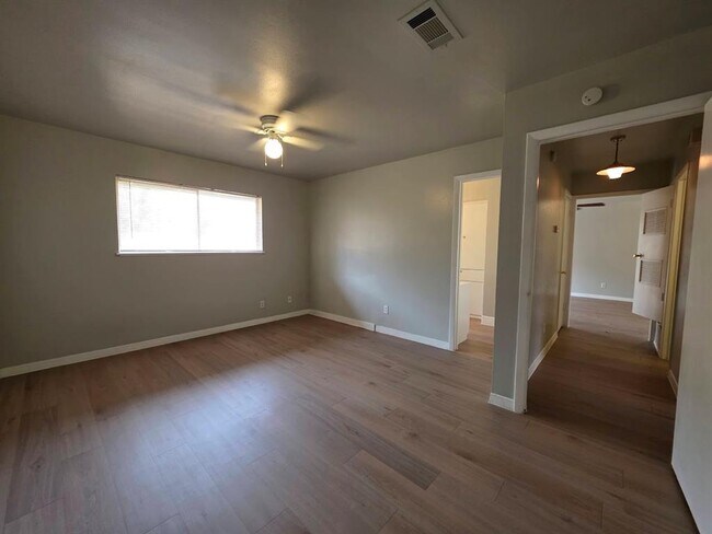 Photo - 701 E 45th St