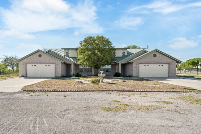 Photo - 854 Lago Vista Dr