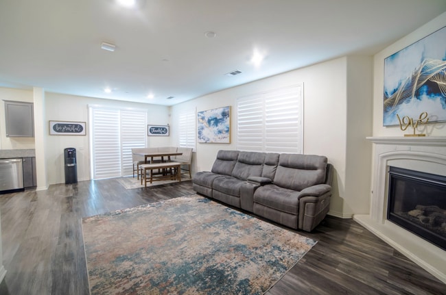 Photo - 5217 Clementine Ave.