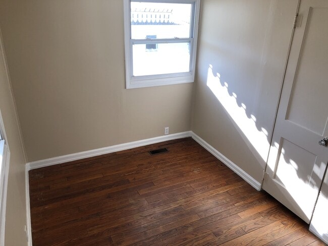 Photo - 2 Bedroom House W/ Garage!