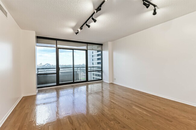 Photo - 14 Greenway Plz Unit 15N