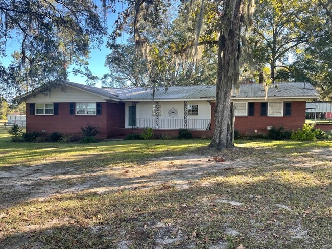 Building Photo - 3 Bedroom Home in North Lowndes County
